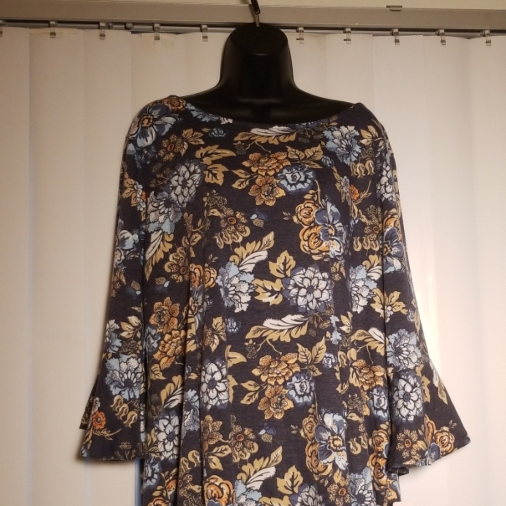 Lantern/Bell Sleeves NWT dress